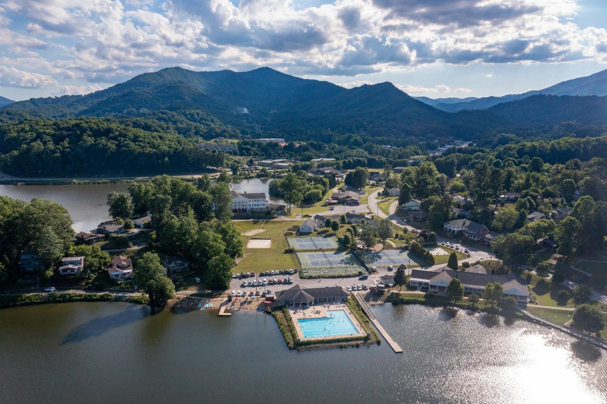 Our Mountain Home Lake Junaluska 외부 사진